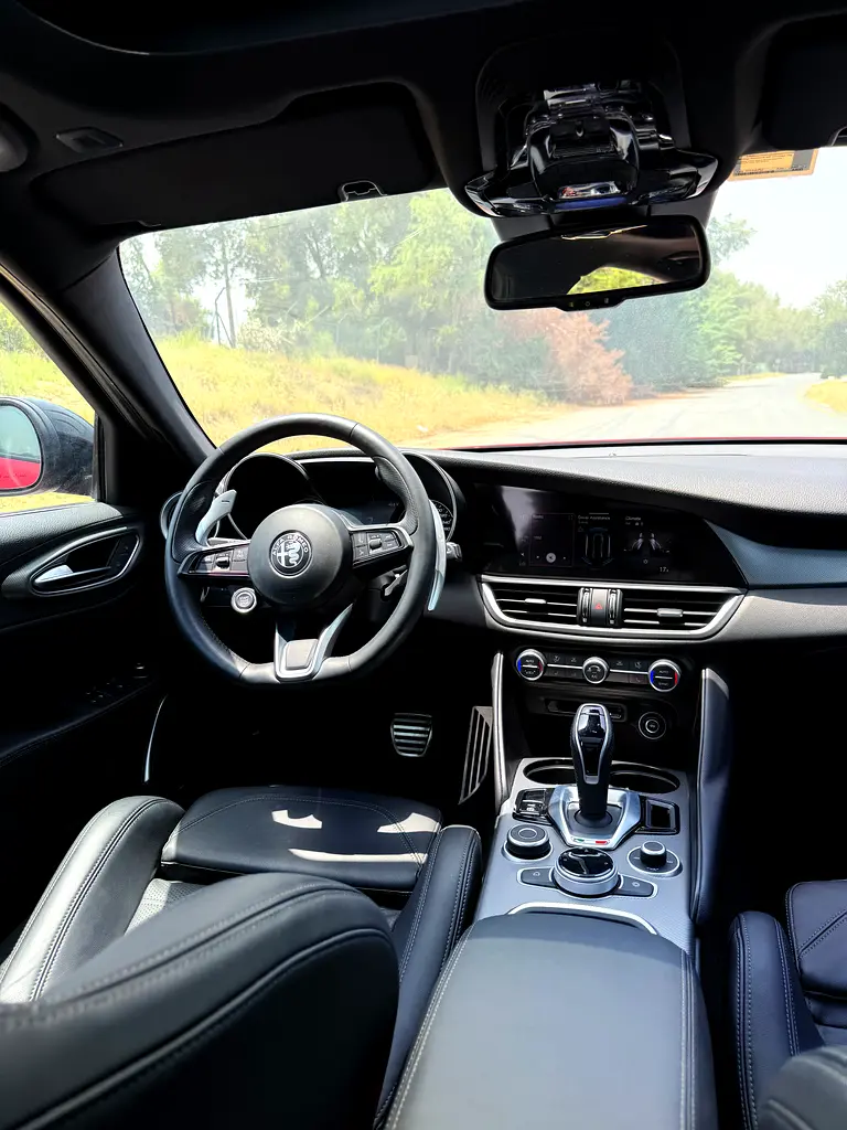 ALFA ROMEO Giulia Veloce 2023 - photo 8 - Import Émirats | International Cars