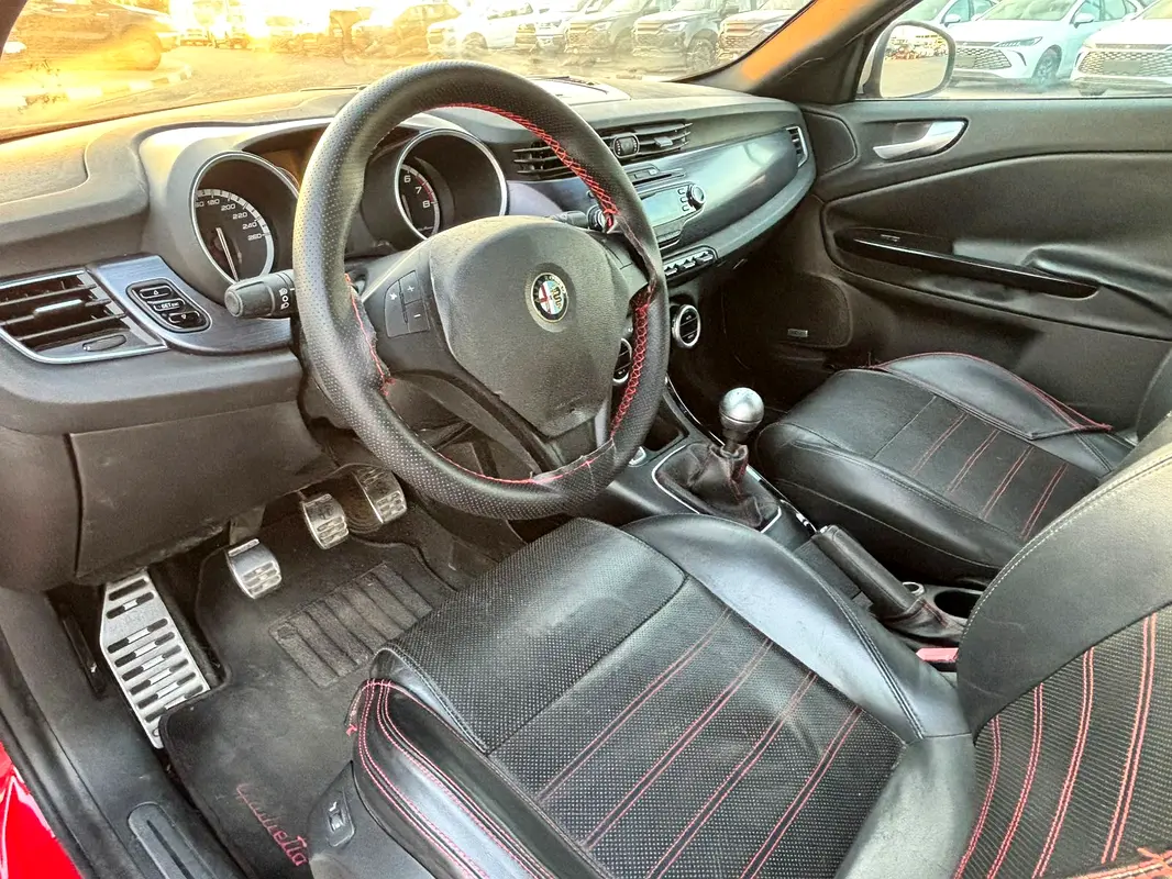 ALFA ROMEO GIULIETTA Turbo Full 2012 - photo 12 - Import Émirats | International Cars