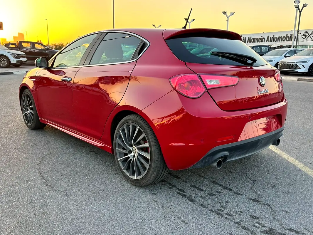 ALFA ROMEO GIULIETTA Turbo Full 2012 - photo 4 - Import Émirats | International Cars