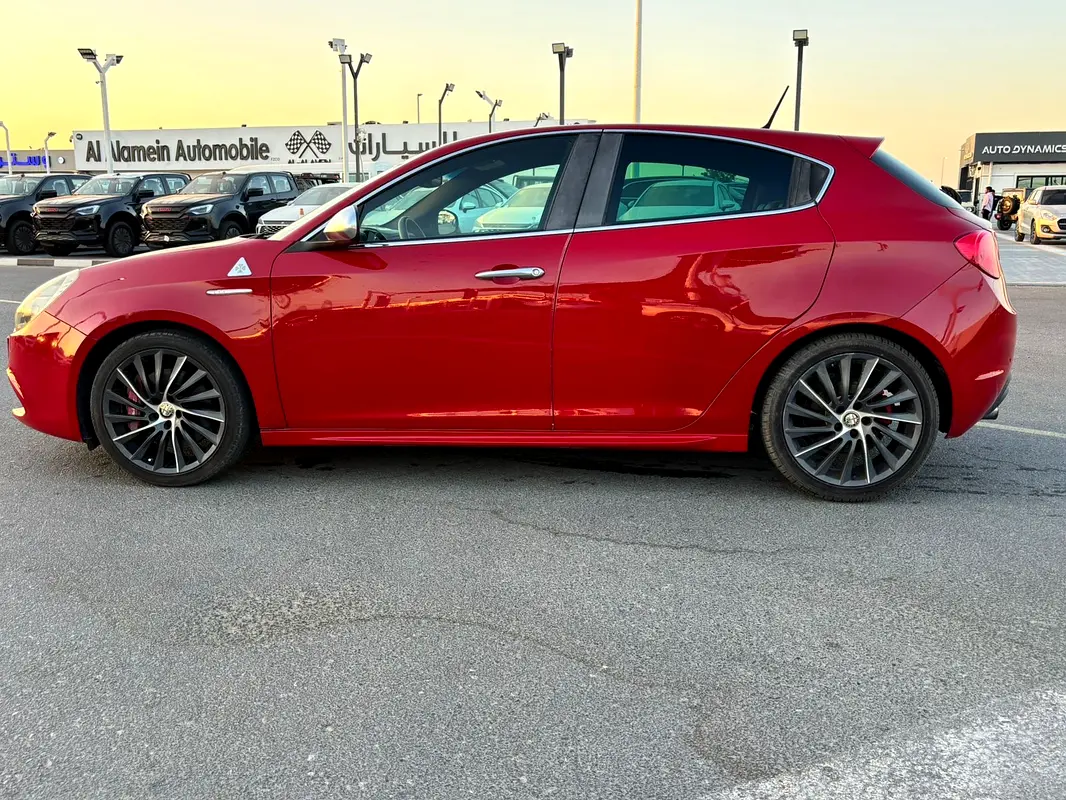 ALFA ROMEO GIULIETTA Turbo Full 2012 - photo 5 - Import Émirats | International Cars