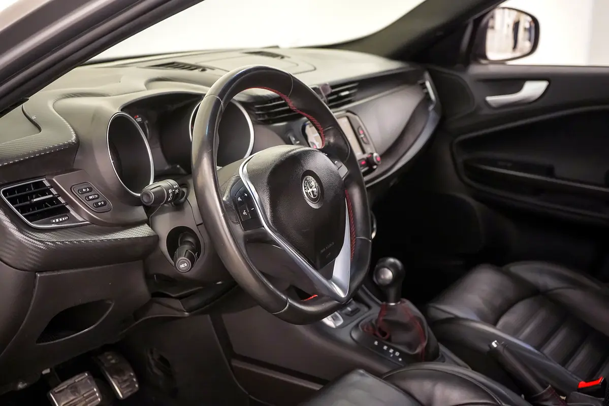 ALFA ROMEO GIULIETTA Veloce 2021 - photo 11 - Import Émirats | International Cars