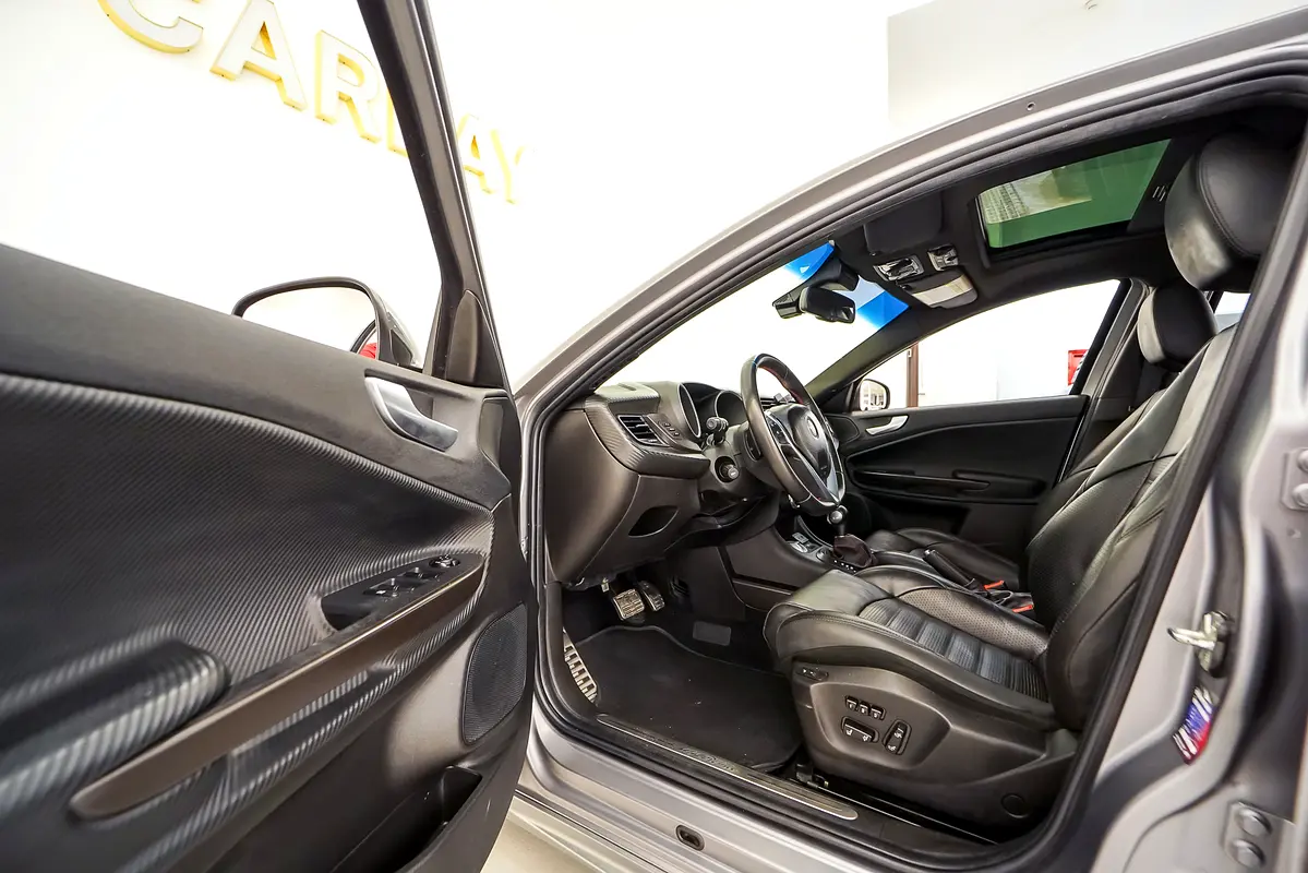 ALFA ROMEO GIULIETTA Veloce 2021 - photo 9 - Import Émirats | International Cars