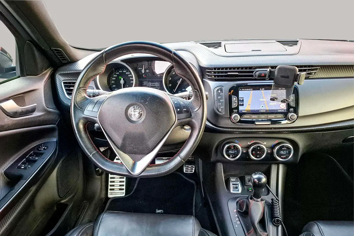 ALFA ROMEO GIULIETTA Veloce 2021 - photo 10 - Import Émirats | International Cars