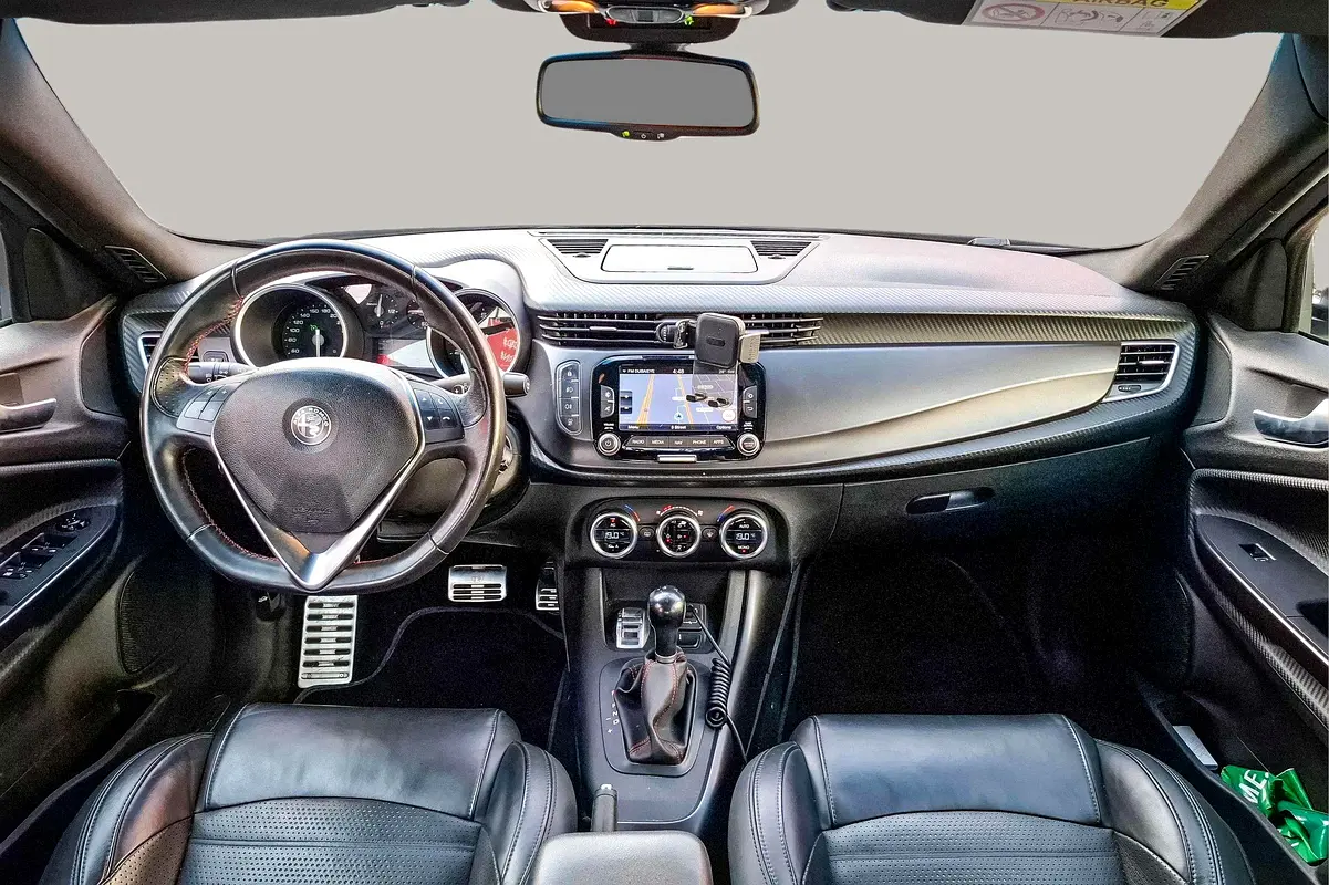 ALFA ROMEO GIULIETTA Veloce 2021 - photo 9 - Import Émirats | International Cars