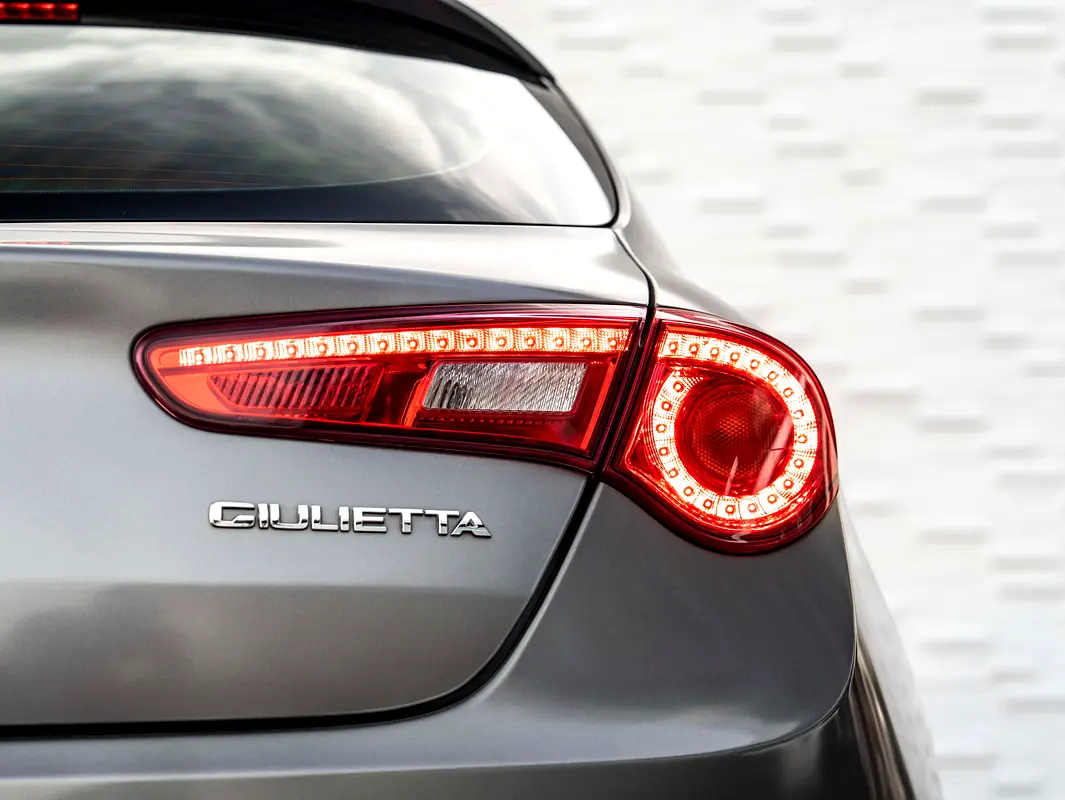 ALFA ROMEO GIULIETTA Veloce 2021 - photo 6 - Import Émirats | International Cars