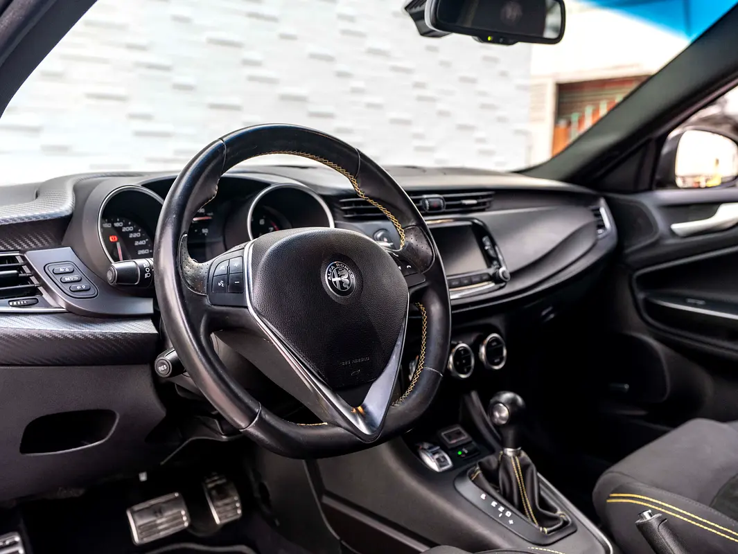 ALFA ROMEO GIULIETTA Veloce 2021 - photo 9 - Import Émirats | International Cars