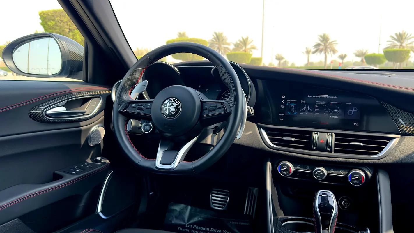 ALFA ROMEO Giulia Estrema 2023 - photo 12 - Import Émirats | International Cars