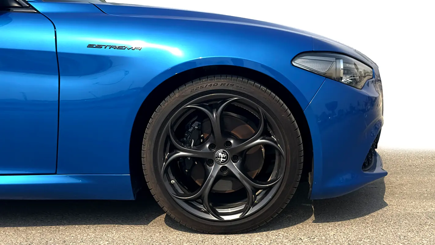 ALFA ROMEO Giulia Estrema 2023 - photo 4 - Import Émirats | International Cars