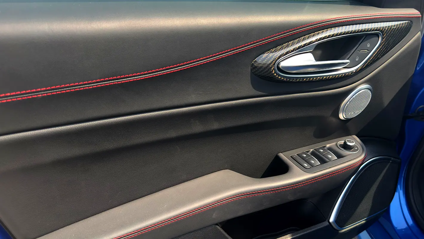 ALFA ROMEO Giulia Estrema 2023 - photo 8 - Import Émirats | International Cars