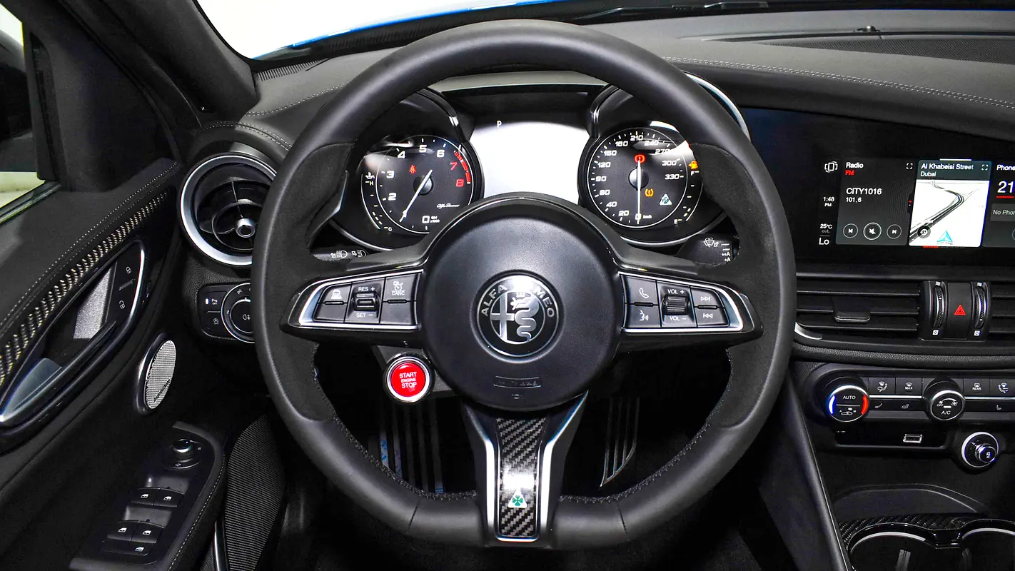 ALFA ROMEO Giulia Quadrifoglio 2023 - photo 10 - Import Émirats | International Cars