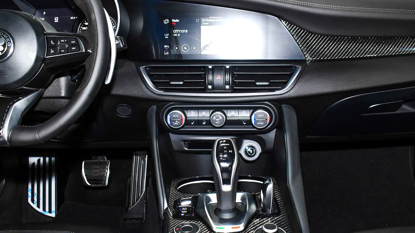 ALFA ROMEO Giulia Quadrifoglio 2023 - photo 11 - Import Émirats | International Cars