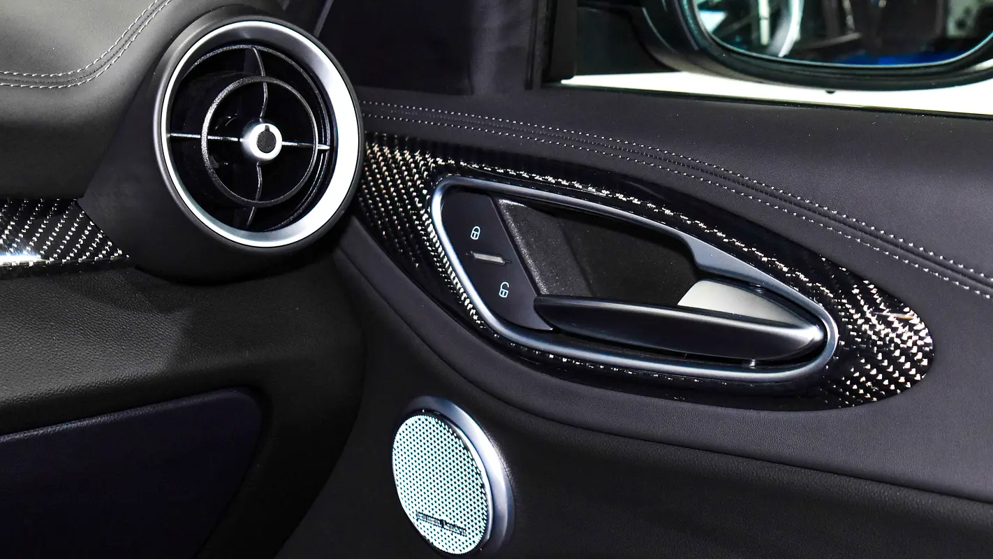 ALFA ROMEO Giulia Quadrifoglio 2023 - photo 12 - Import Émirats | International Cars