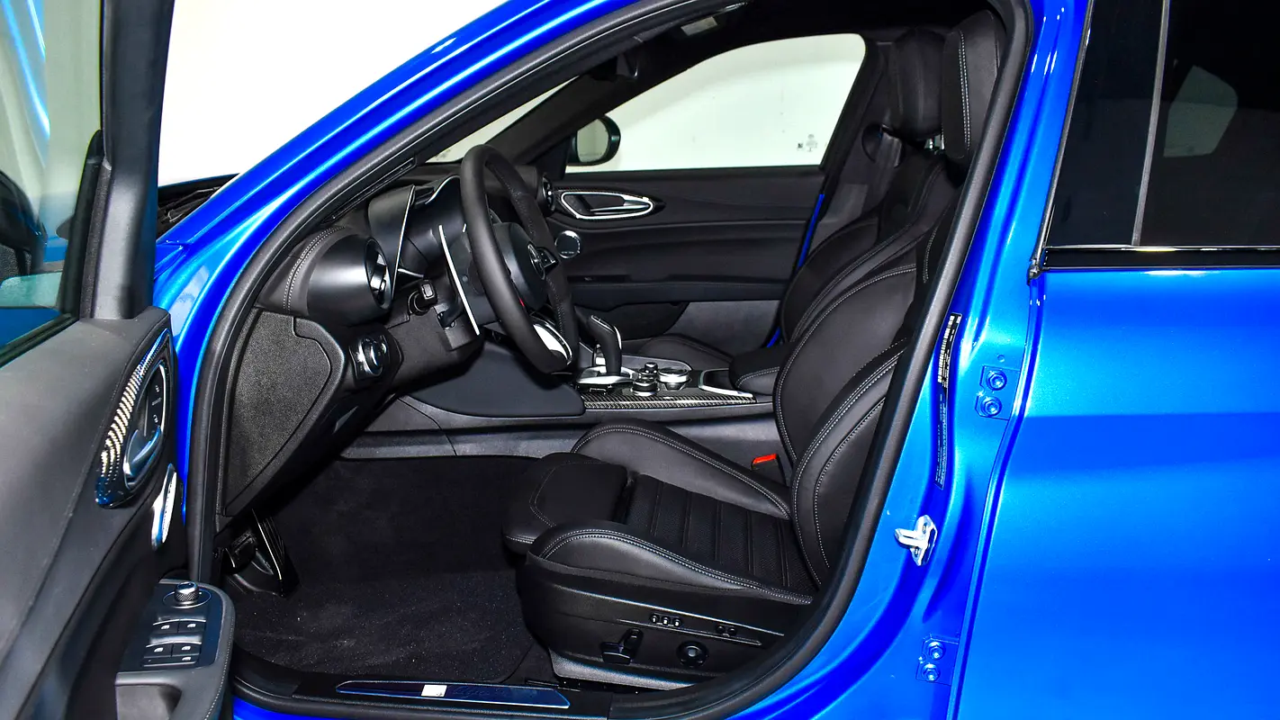 ALFA ROMEO Giulia Quadrifoglio 2023 - photo 7 - Import Émirats | International Cars