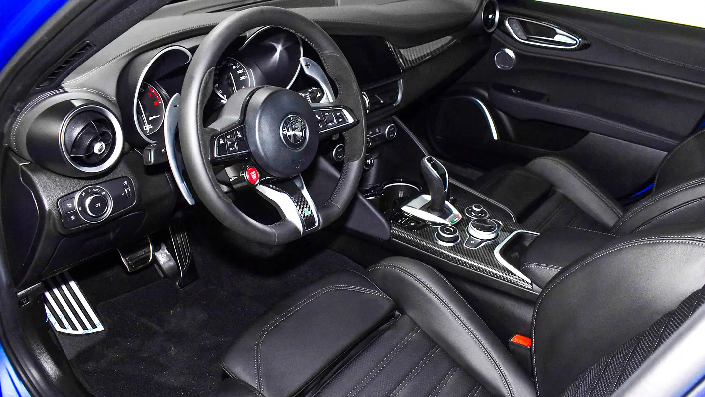 ALFA ROMEO Giulia Quadrifoglio 2023 - photo 8 - Import Émirats | International Cars