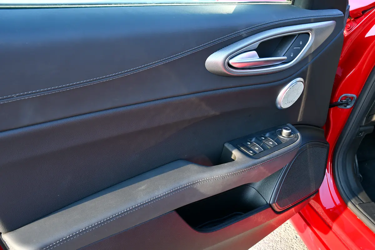 ALFA ROMEO Giulia Veloce 2024 - photo 10 - Import Émirats | International Cars