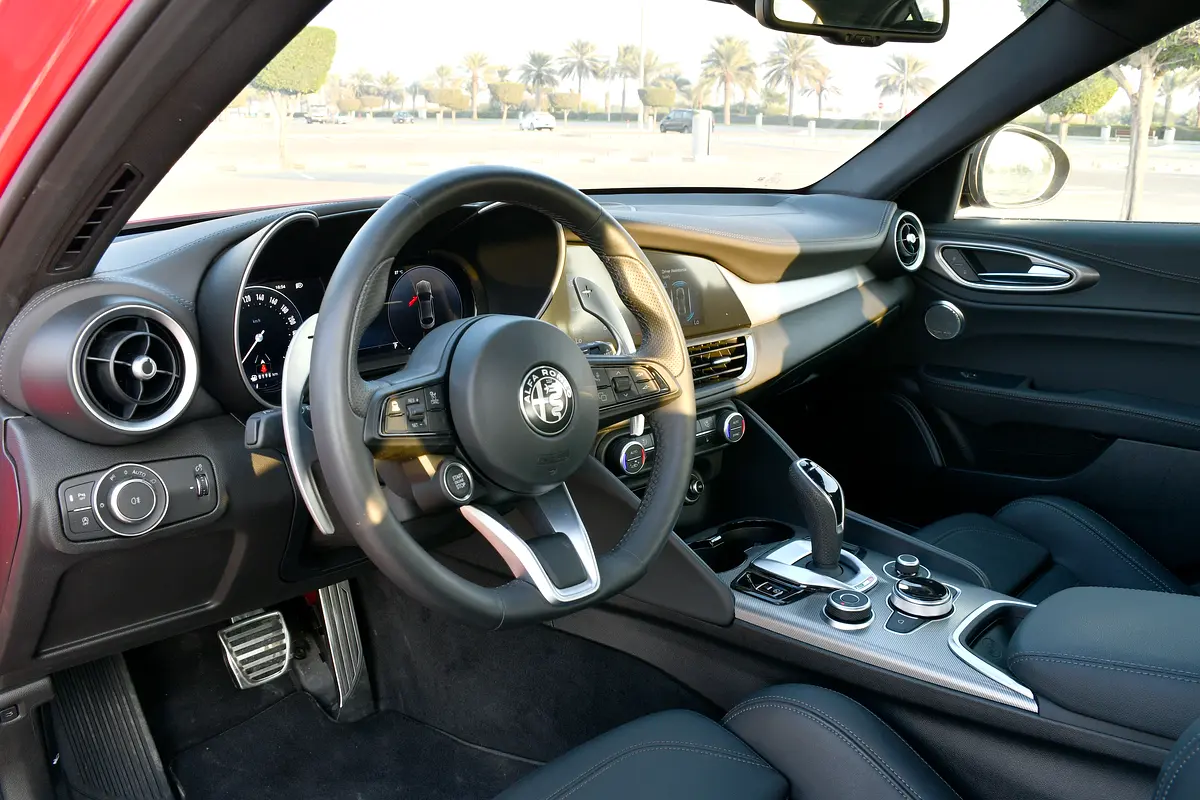 ALFA ROMEO Giulia Veloce 2024 - photo 11 - Import Émirats | International Cars