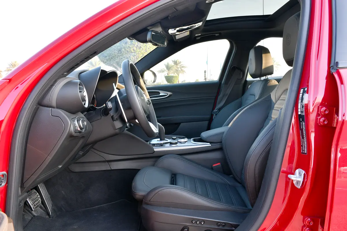 ALFA ROMEO Giulia Veloce 2024 - photo 12 - Import Émirats | International Cars