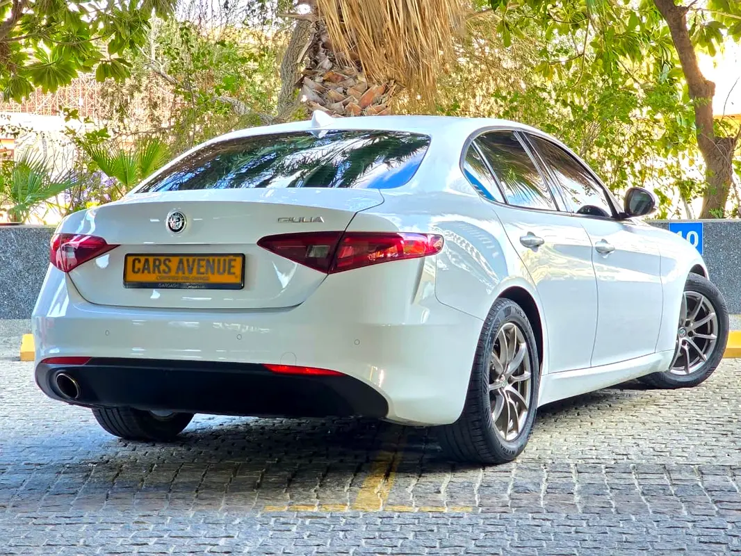 ALFA ROMEO Giulia Super 2018 - photo 11 - Import Émirats | International Cars