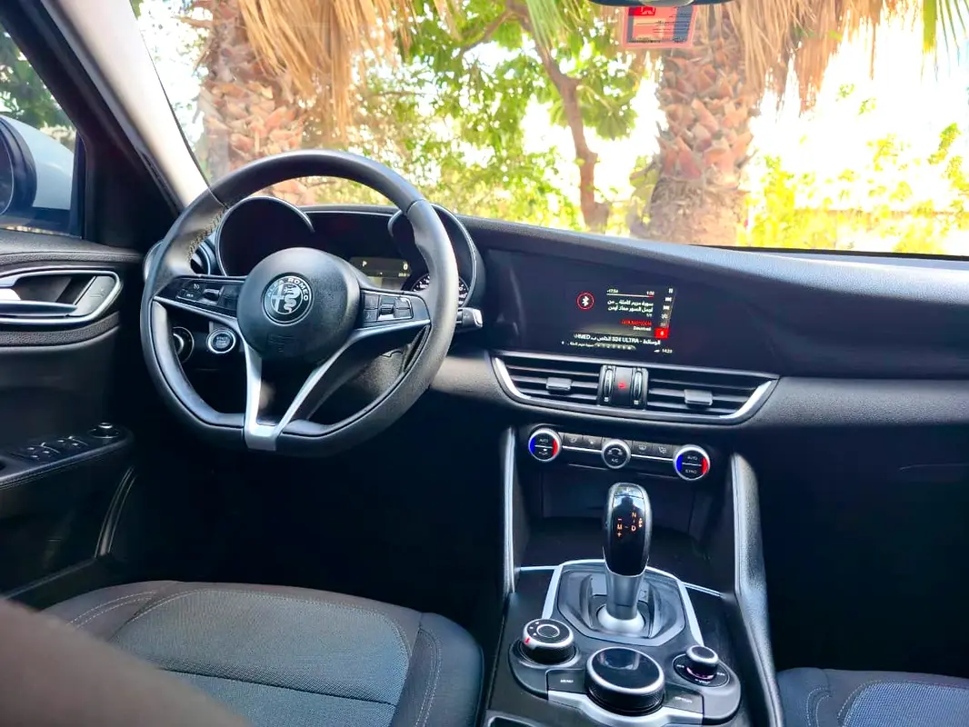 ALFA ROMEO Giulia Super 2018 - photo 12 - Import Émirats | International Cars