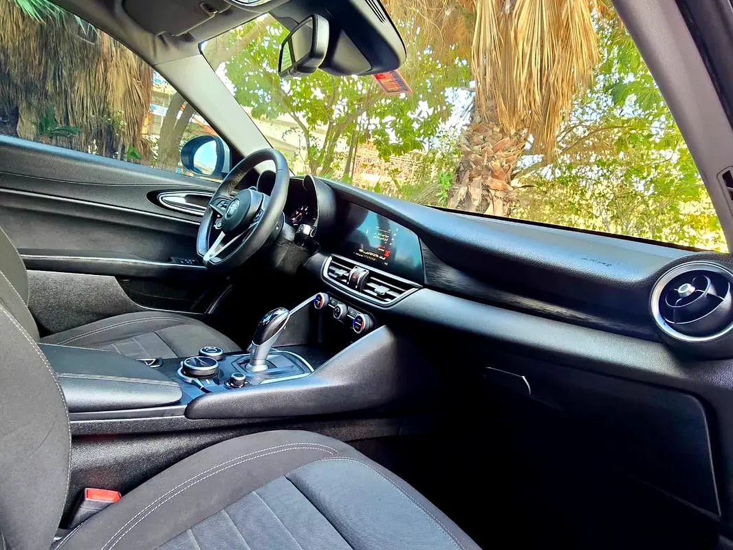 ALFA ROMEO Giulia Super 2018 - photo 2 - Import Émirats | International Cars