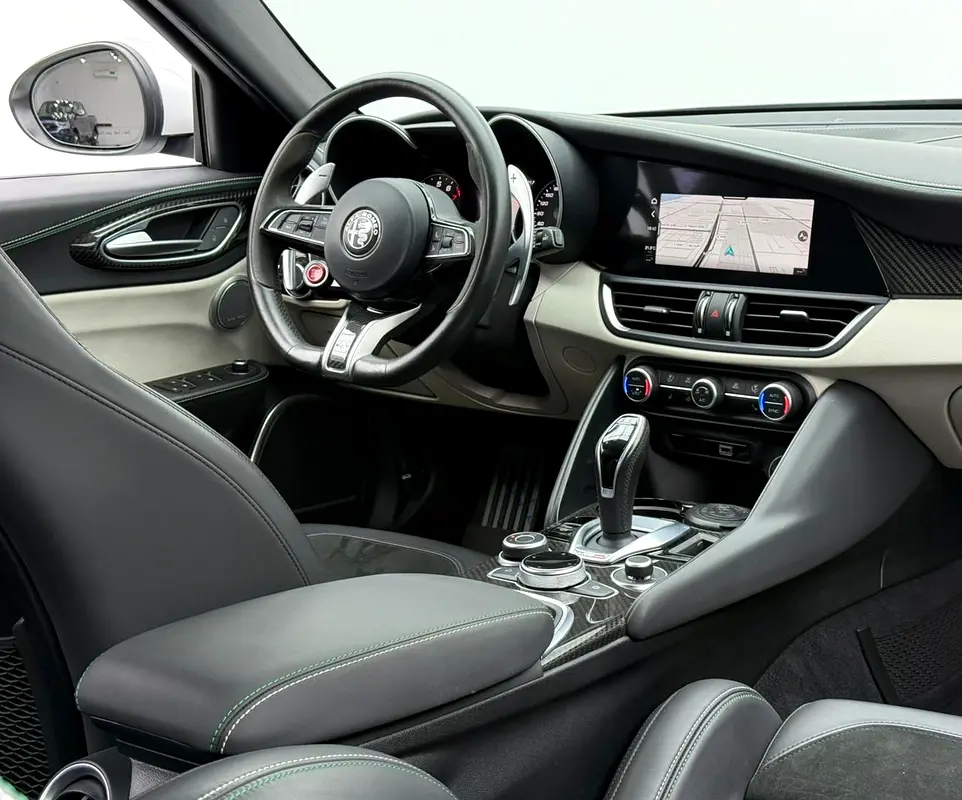 ALFA ROMEO Giulia Quadrifoglio 2020 - photo 12 - Import Émirats | International Cars