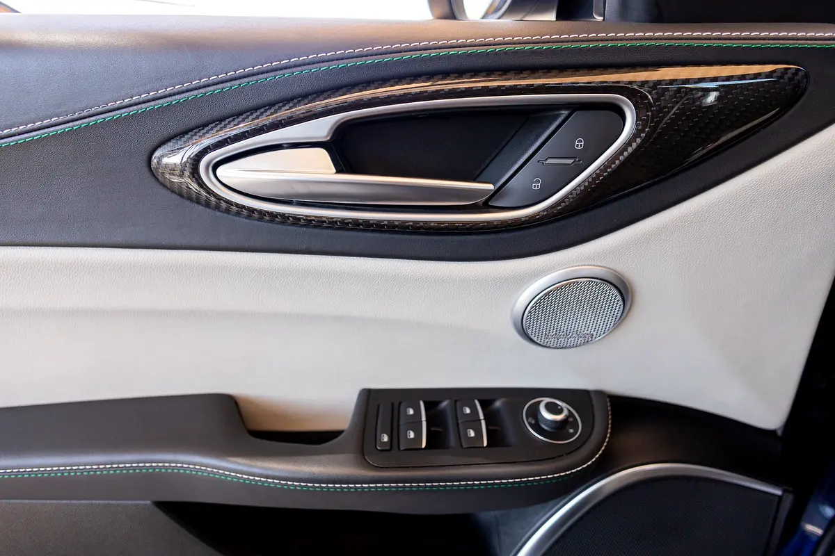 ALFA ROMEO Giulia Quadrifoglio 2020 - photo 10 - Import Émirats | International Cars