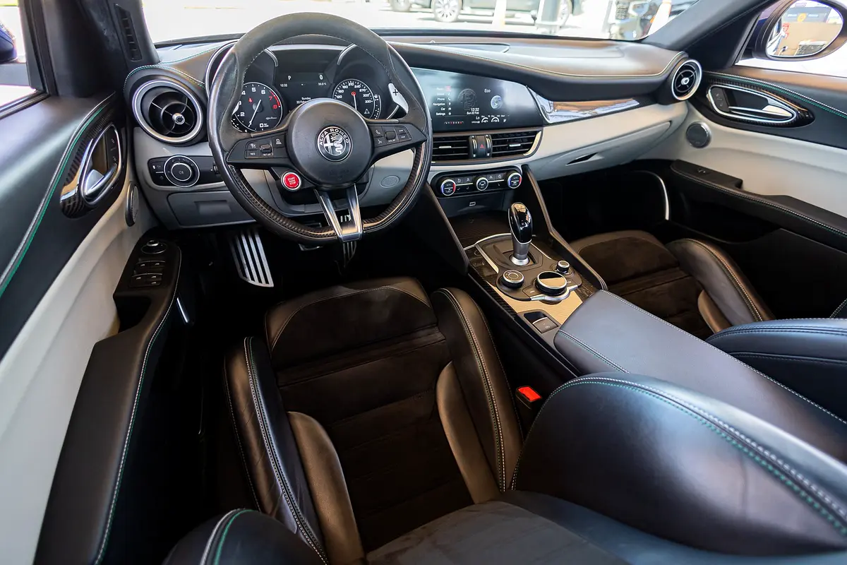 ALFA ROMEO Giulia Quadrifoglio 2020 - photo 12 - Import Émirats | International Cars