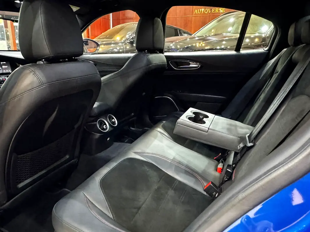 ALFA ROMEO Giulia Quadrifoglio 2021 - photo 11 - Import Émirats | International Cars