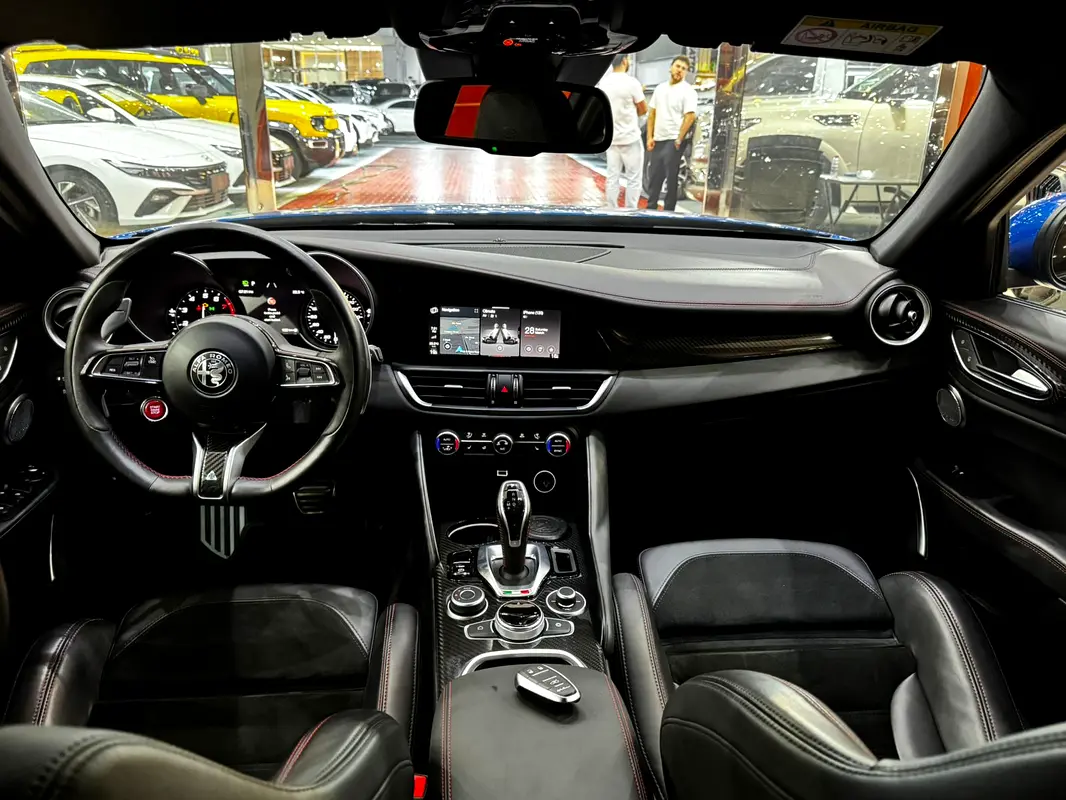 ALFA ROMEO Giulia Quadrifoglio 2021 - photo 7 - Import Émirats | International Cars