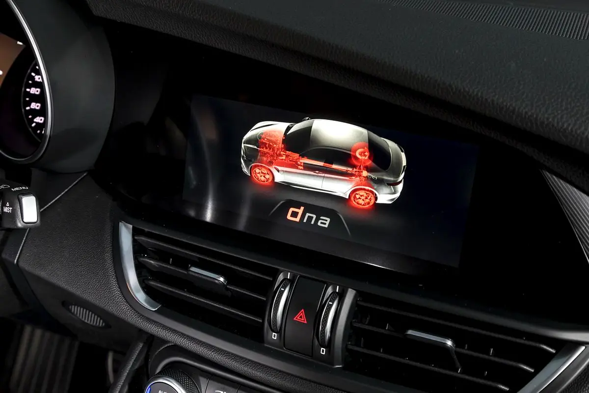 ALFA ROMEO Giulia Super 2018 - photo 8 - Import Émirats | International Cars