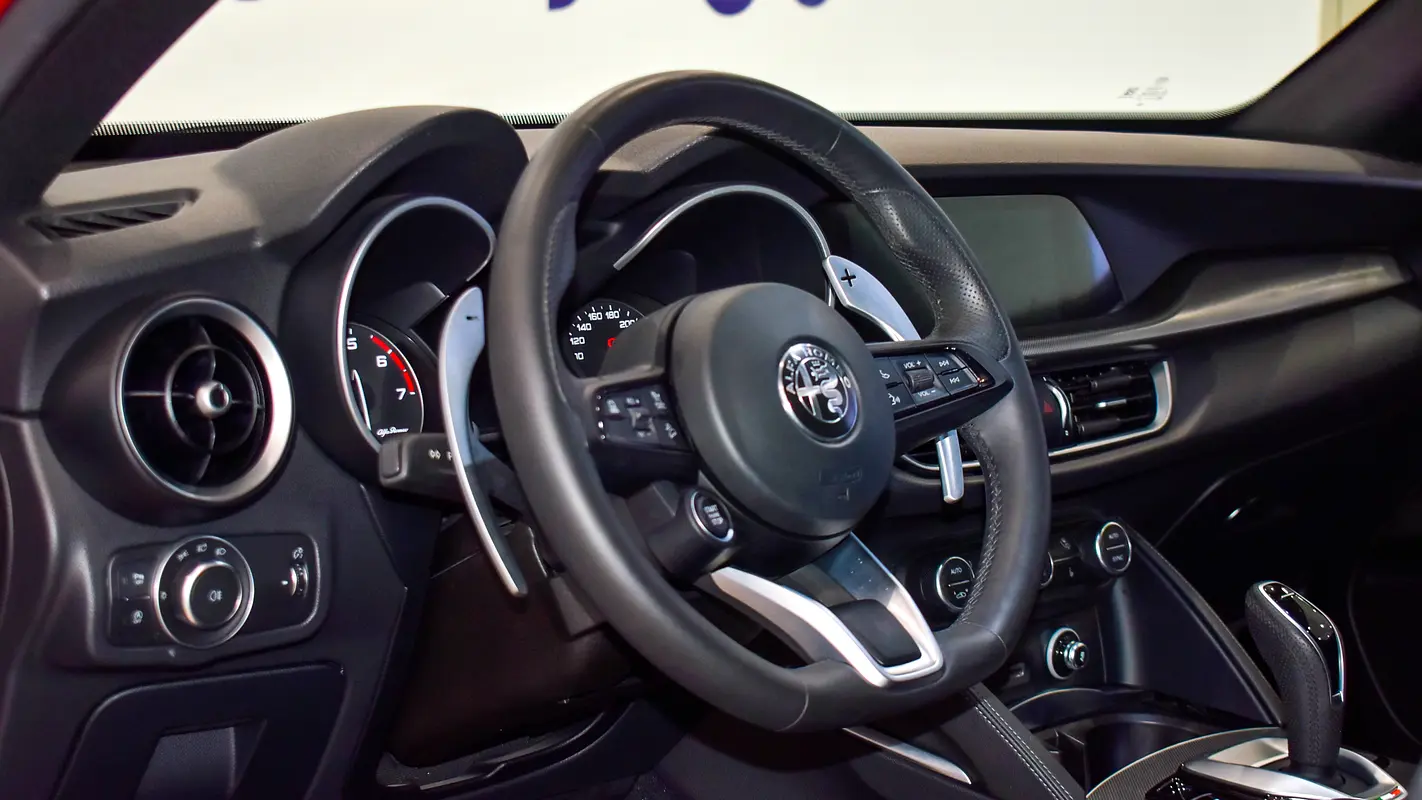 ALFA ROMEO Stelvio Veloce 2022 - photo 9 - Import Émirats | International Cars