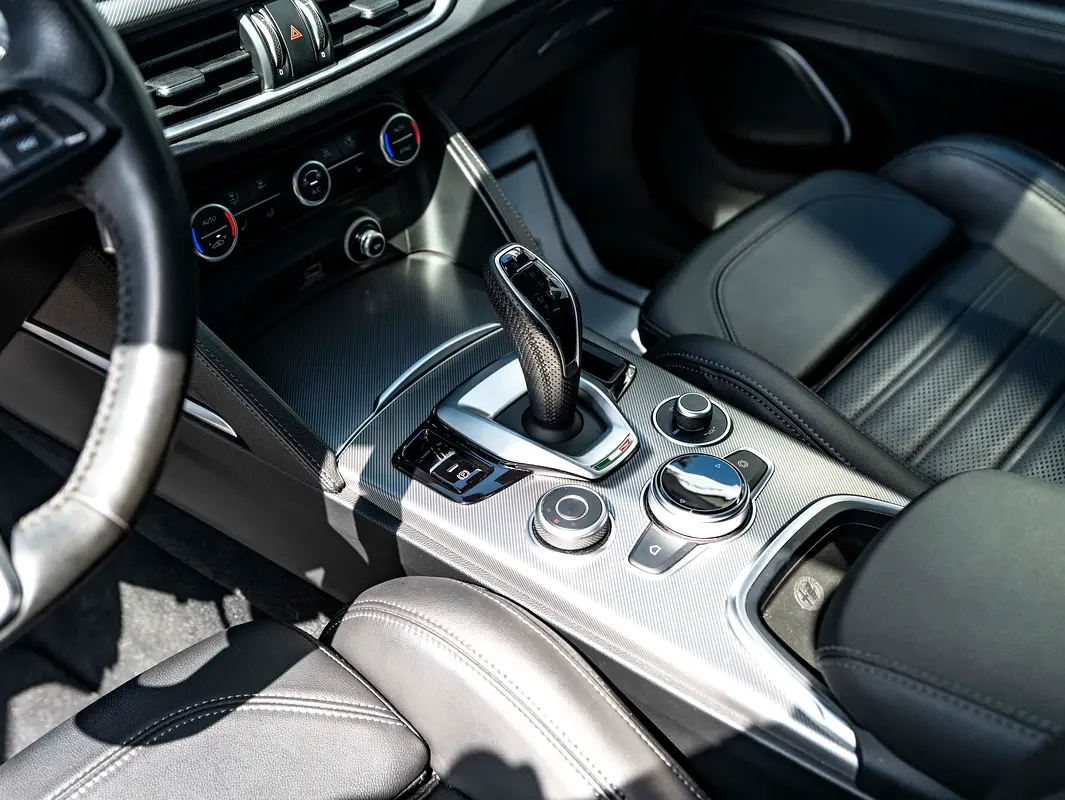 ALFA ROMEO Stelvio Veloce 2022 - photo 10 - Import Émirats | International Cars