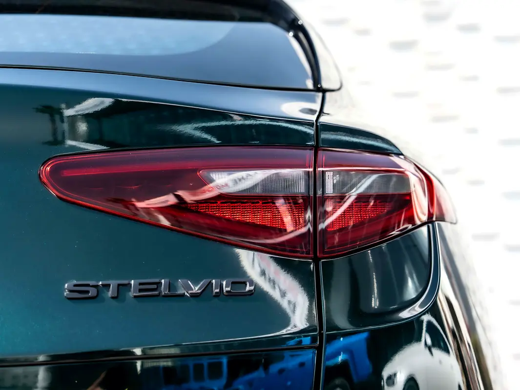 ALFA ROMEO Stelvio Veloce 2022 - photo 8 - Import Émirats | International Cars