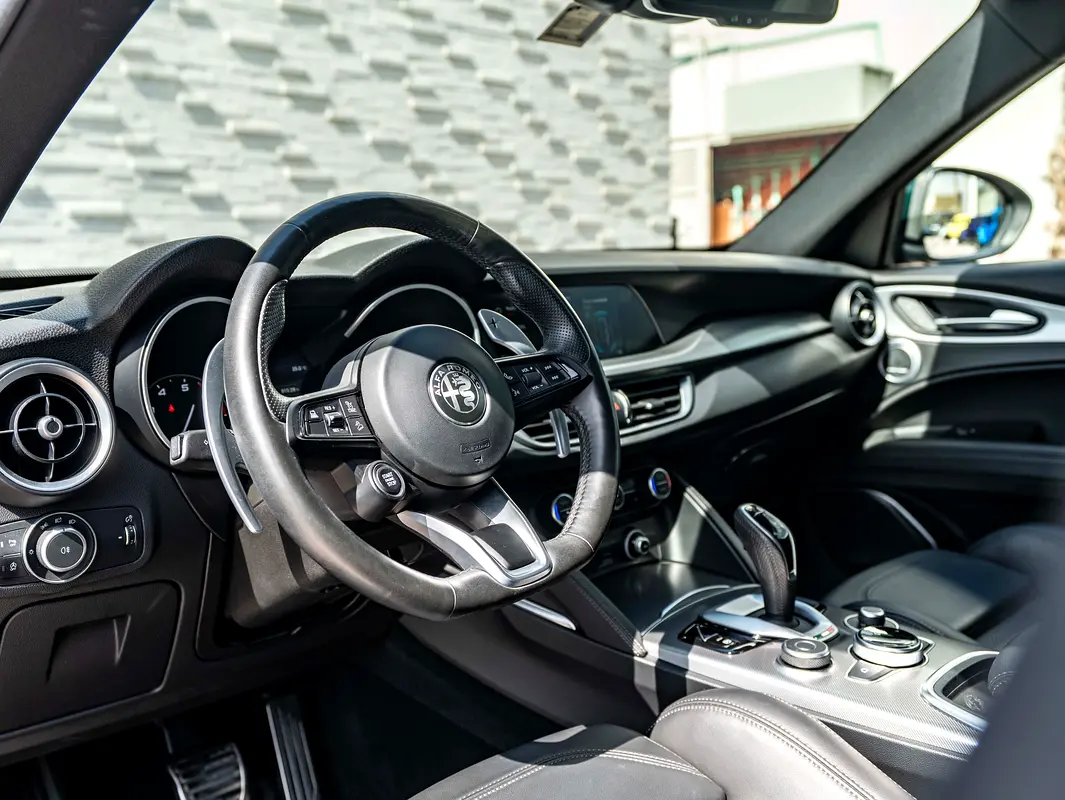 ALFA ROMEO Stelvio Veloce 2022 - photo 9 - Import Émirats | International Cars