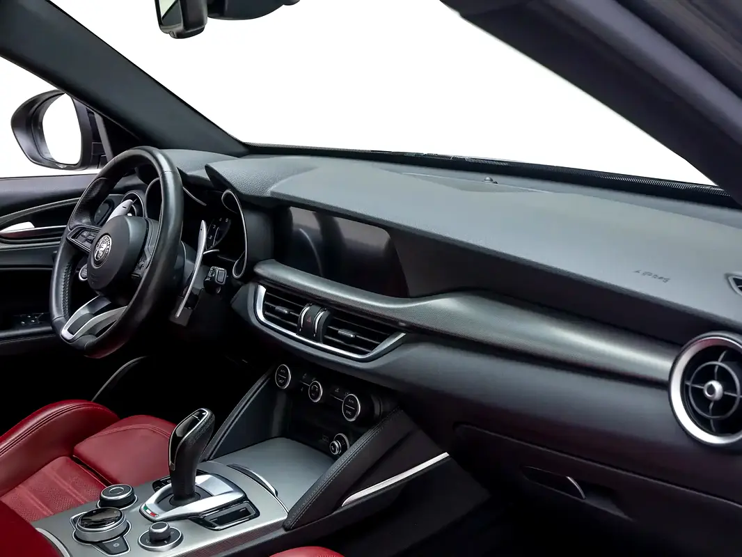 ALFA ROMEO Stelvio Veloce 2023 - photo 10 - Import Émirats | International Cars