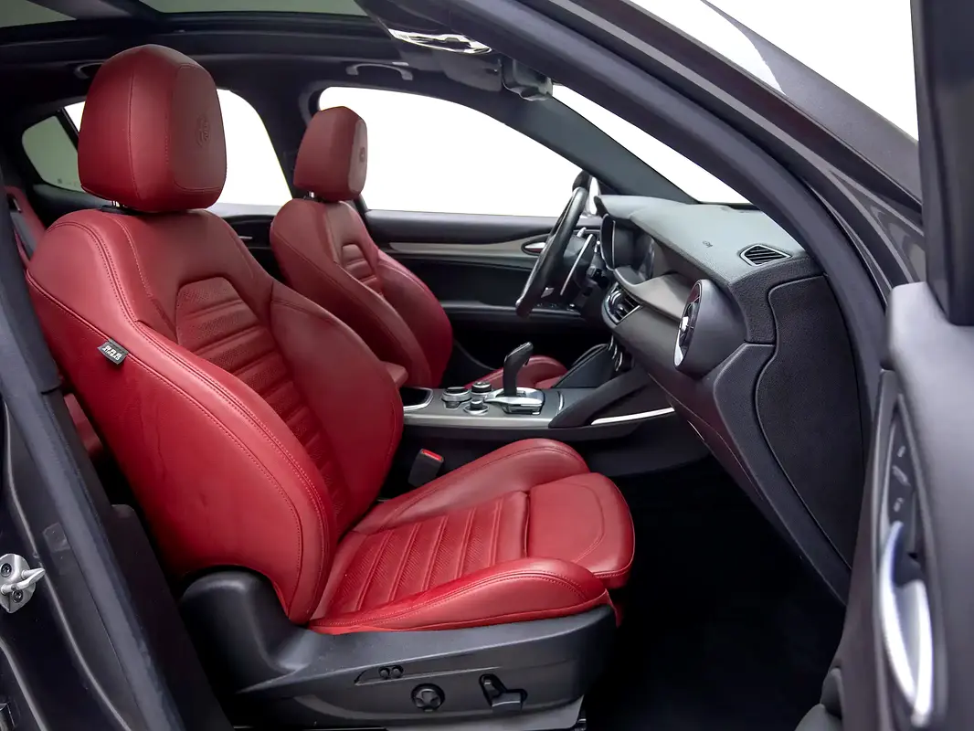 ALFA ROMEO Stelvio Veloce 2023 - photo 11 - Import Émirats | International Cars