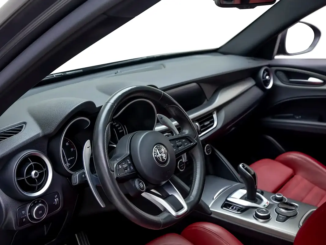 ALFA ROMEO Stelvio Veloce 2023 - photo 8 - Import Émirats | International Cars