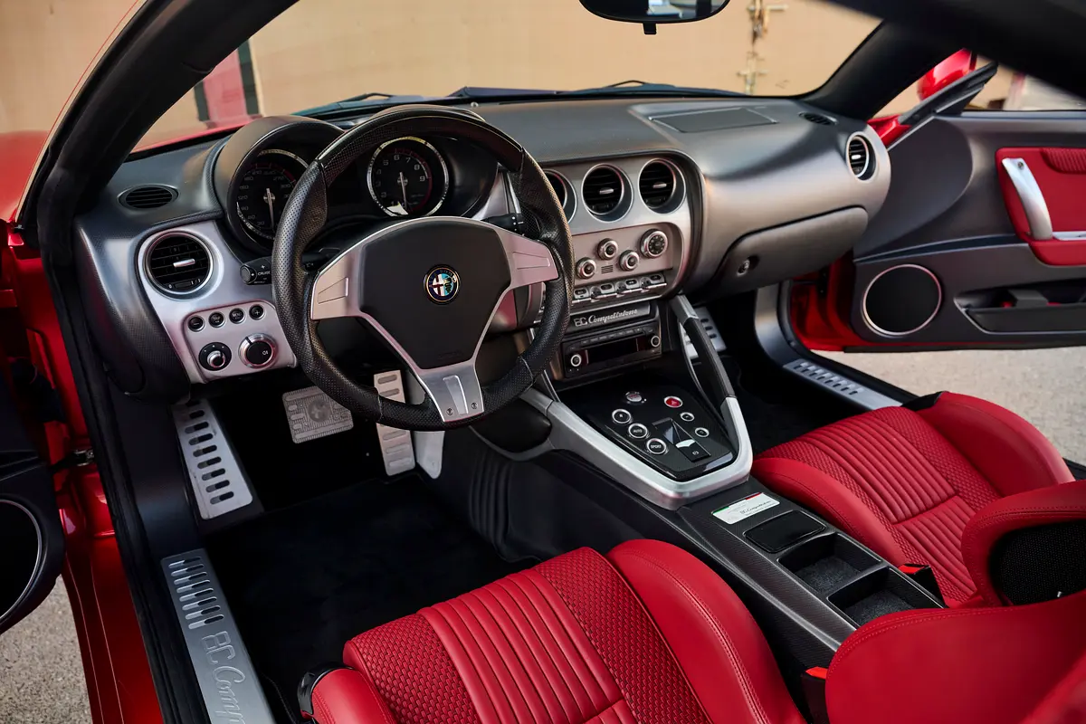 ALFA ROMEO 8C Competizione 2009 - photo 10 - Import Émirats | International Cars