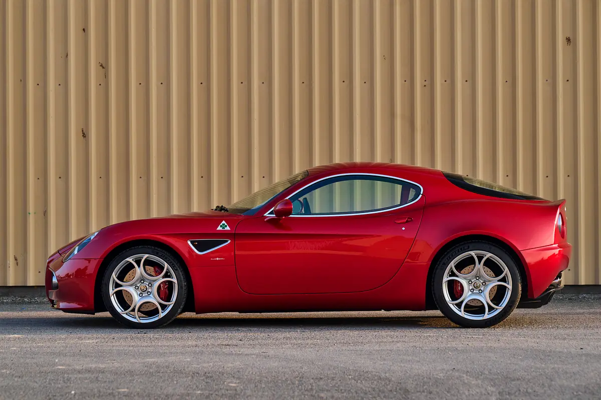 ALFA ROMEO 8C Competizione 2009 - photo 2 - Import Émirats | International Cars