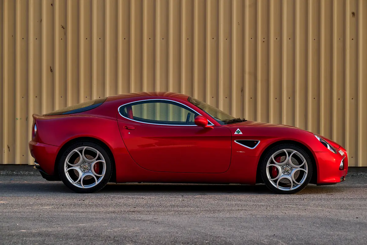ALFA ROMEO 8C Competizione 2009 - photo 6 - Import Émirats | International Cars