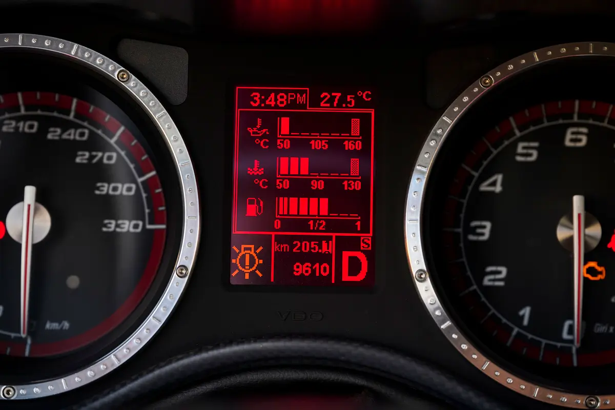 ALFA ROMEO 8C Competizione 2009 - photo 9 - Import Émirats | International Cars