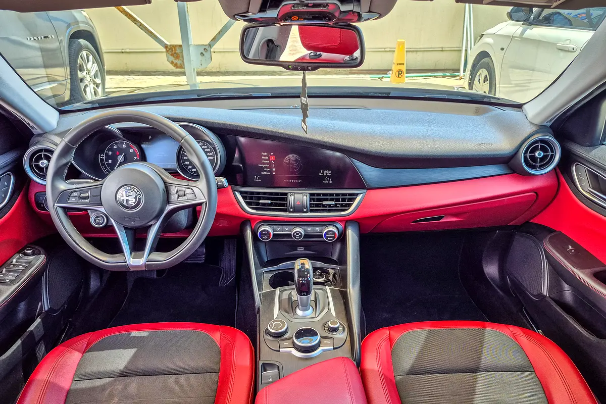 ALFA ROMEO Giulia Super 2018 - photo 10 - Import Émirats | International Cars