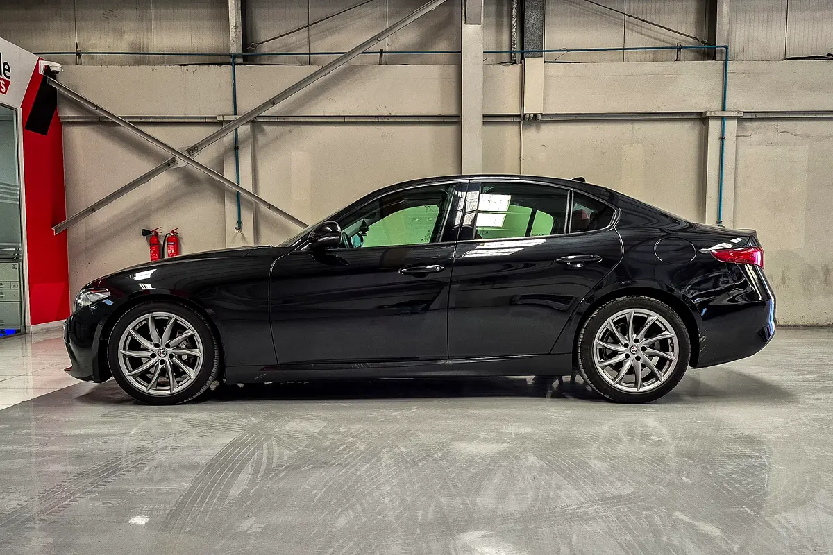 ALFA ROMEO Giulia Super 2018 - photo 5 - Import Émirats | International Cars