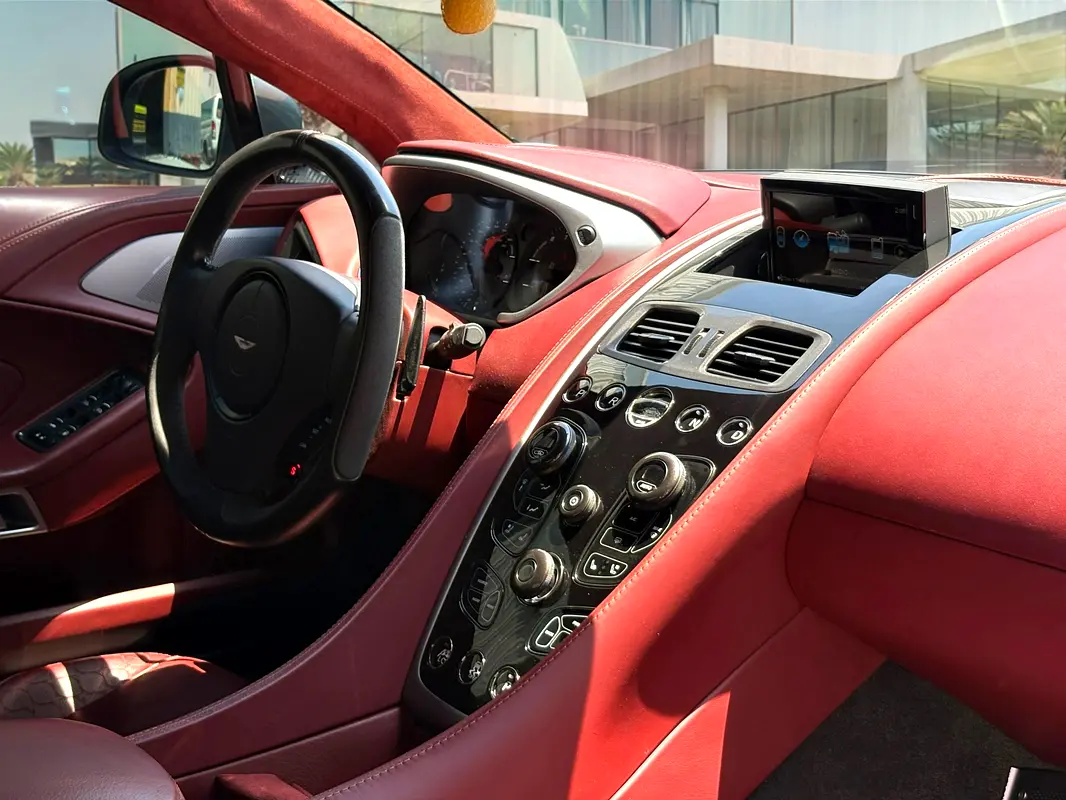 ASTON MARTIN Vanquish Carbon Black 2014 - photo 11 - Import Émirats | International Cars