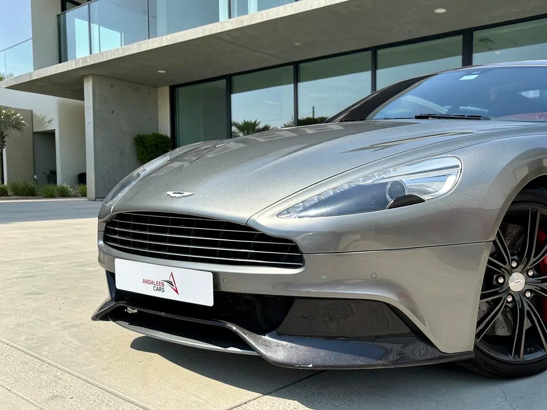 ASTON MARTIN Vanquish Carbon Black 2014 - photo 2 - Import Émirats | International Cars
