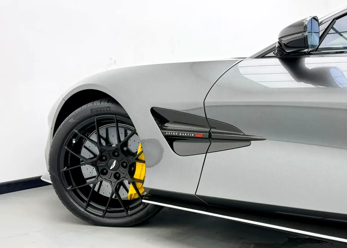 ASTON MARTIN Vanquish Standard 2025 - photo 7 - Import Émirats | International Cars