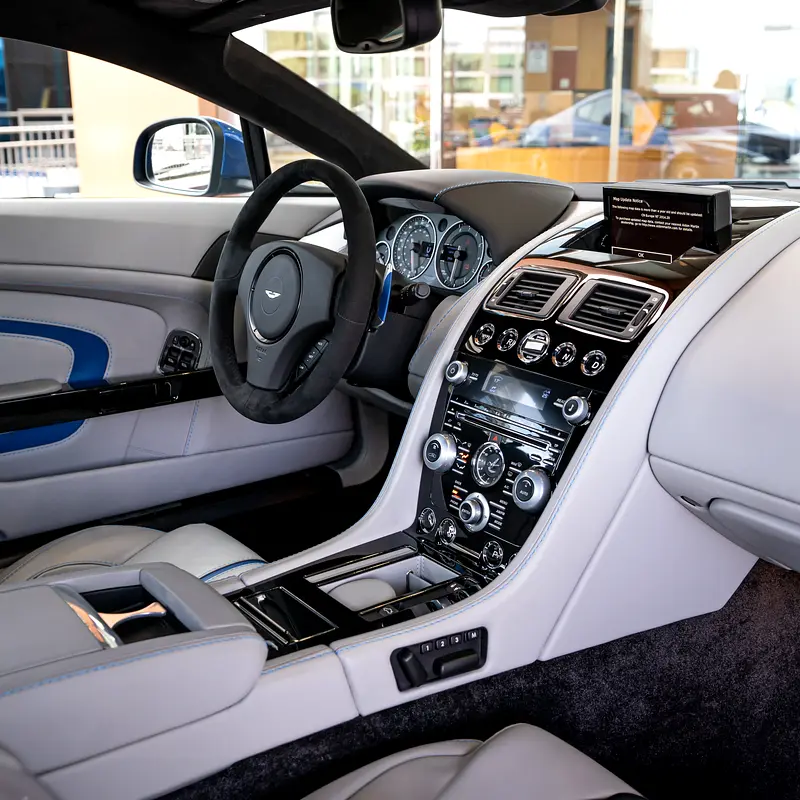 ASTON MARTIN Vantage S 2015 - photo 7 - Import Émirats | International Cars