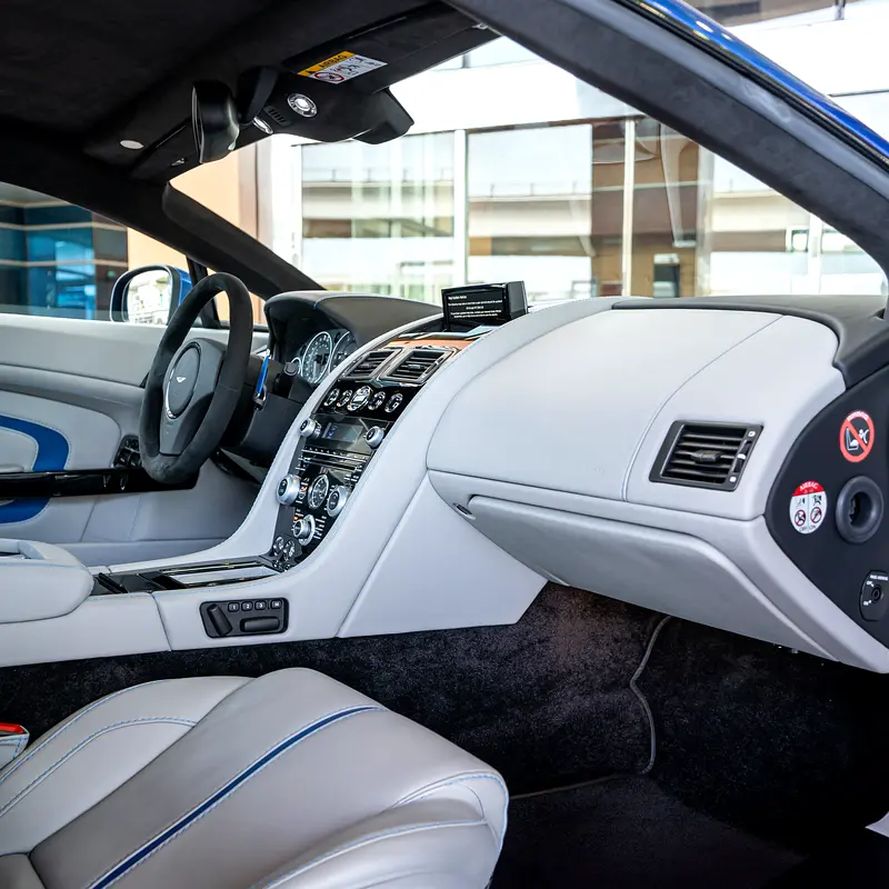 ASTON MARTIN Vantage S 2015 - photo 9 - Import Émirats | International Cars