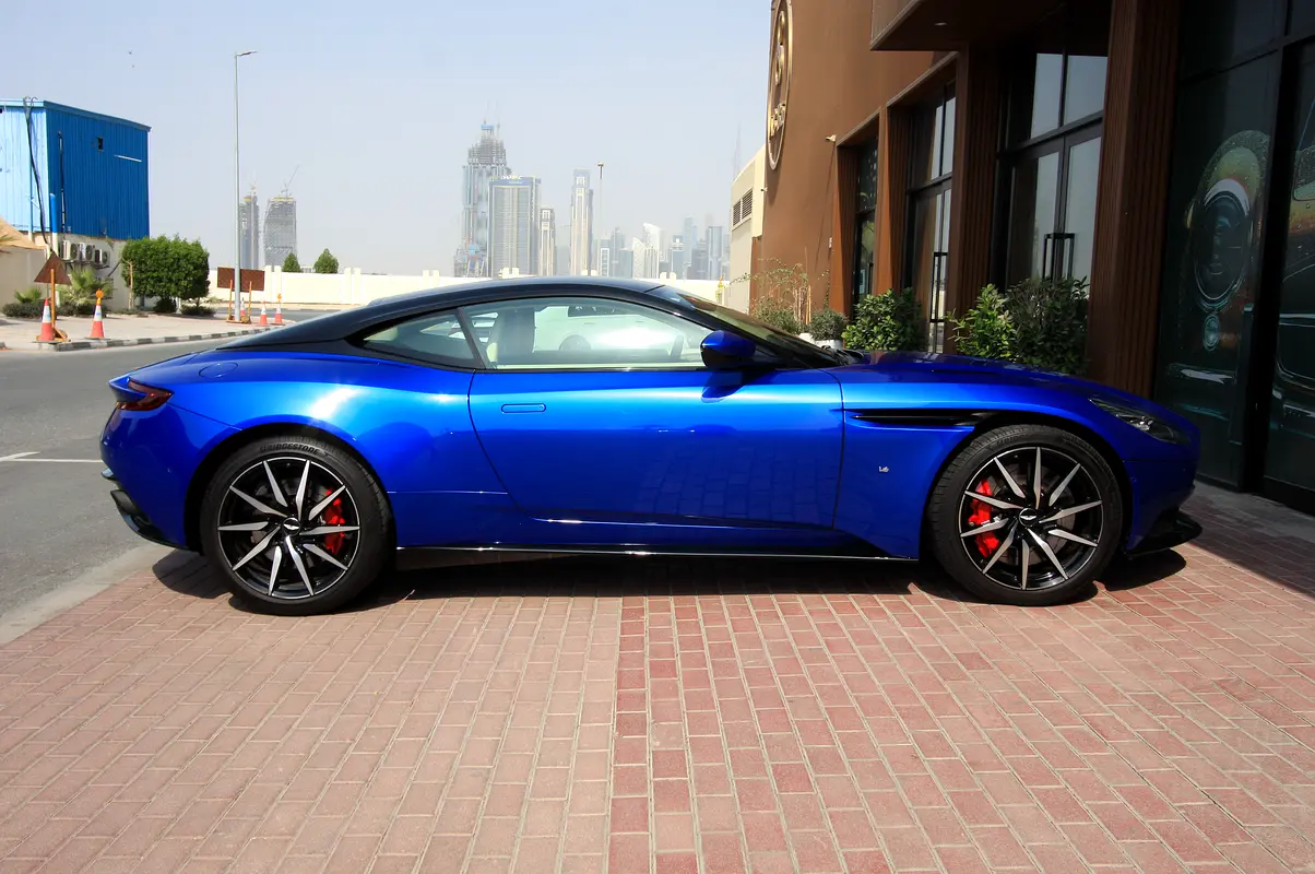 ASTON MARTIN DB11 V12 Coupe 2017 - photo 7 - Import Émirats | International Cars