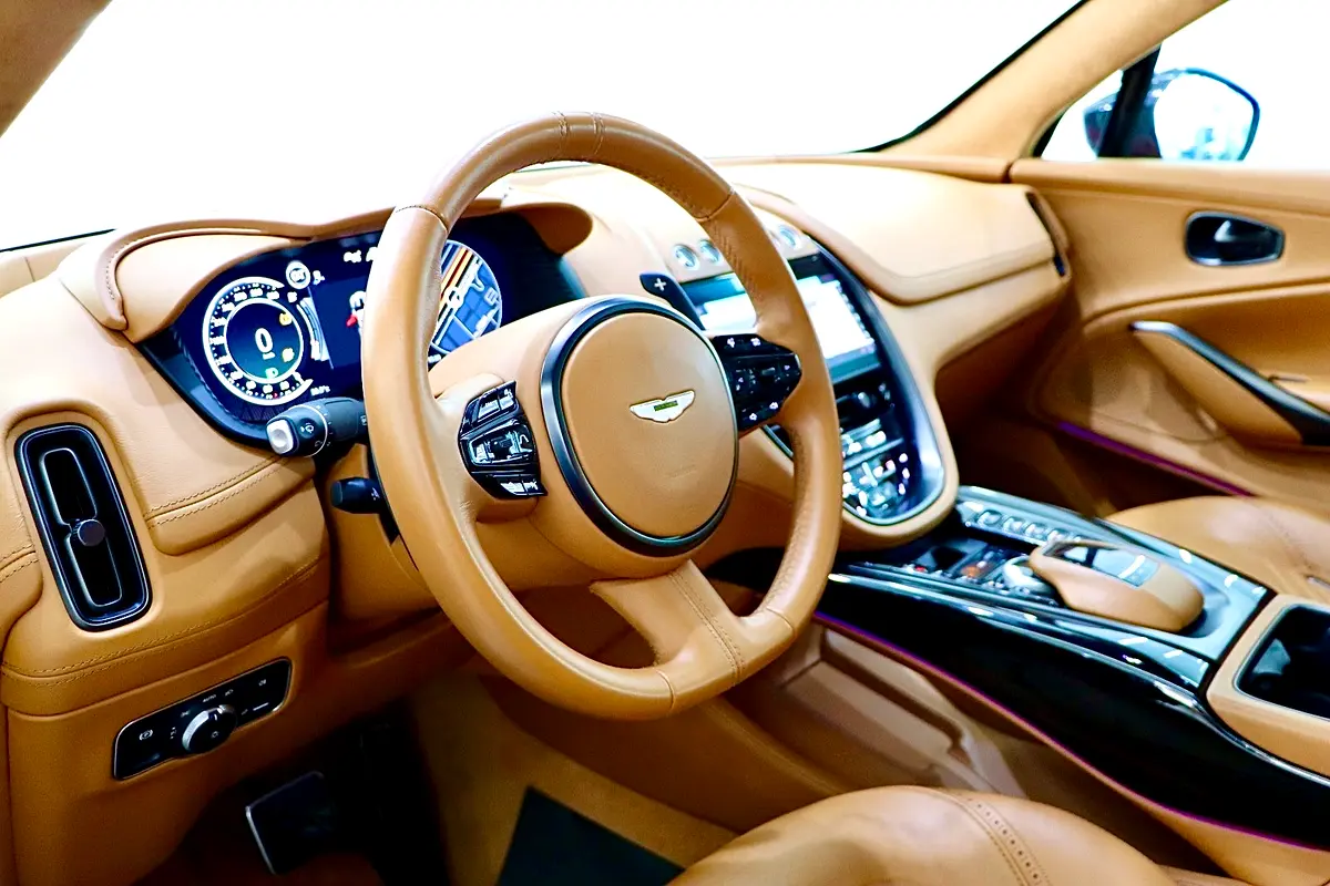 ASTON MARTIN DBX 550 2021 - photo 4 - Import Émirats | International Cars